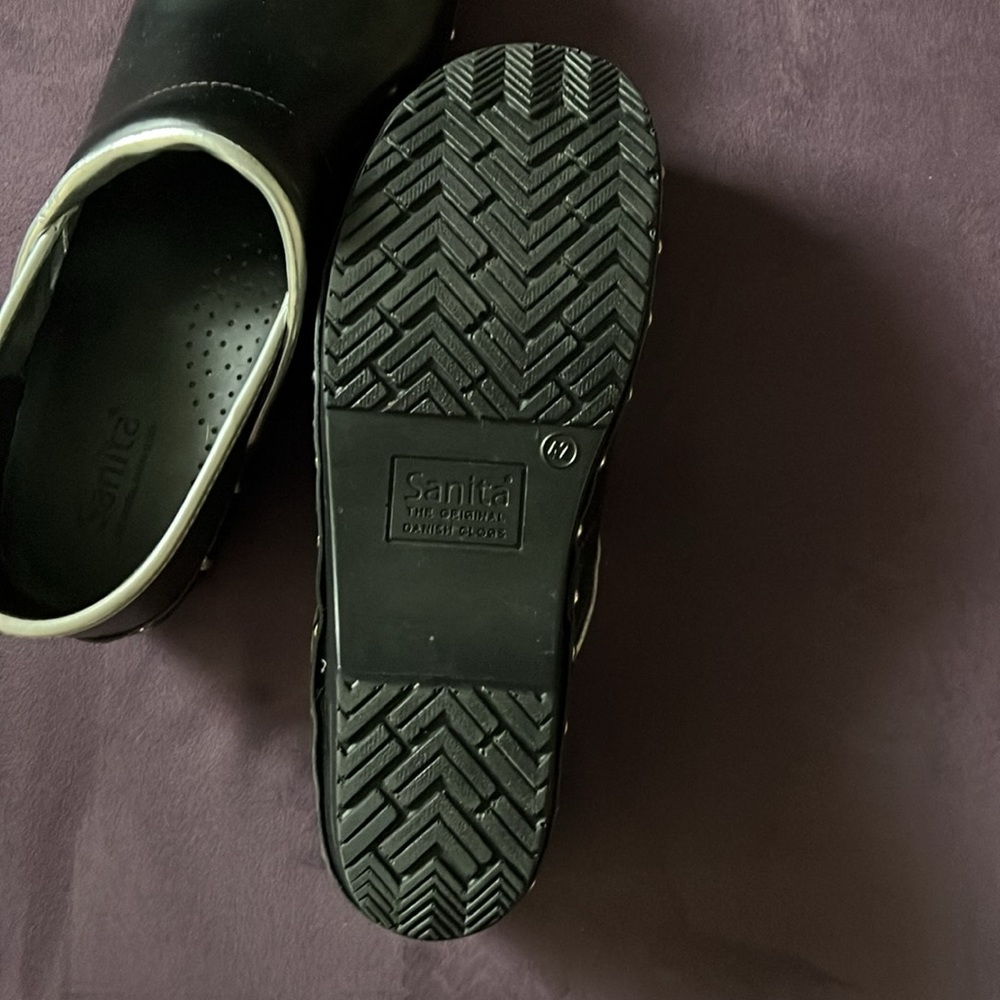Like new Sanita Professional Clogs. - Picture 3 of 4